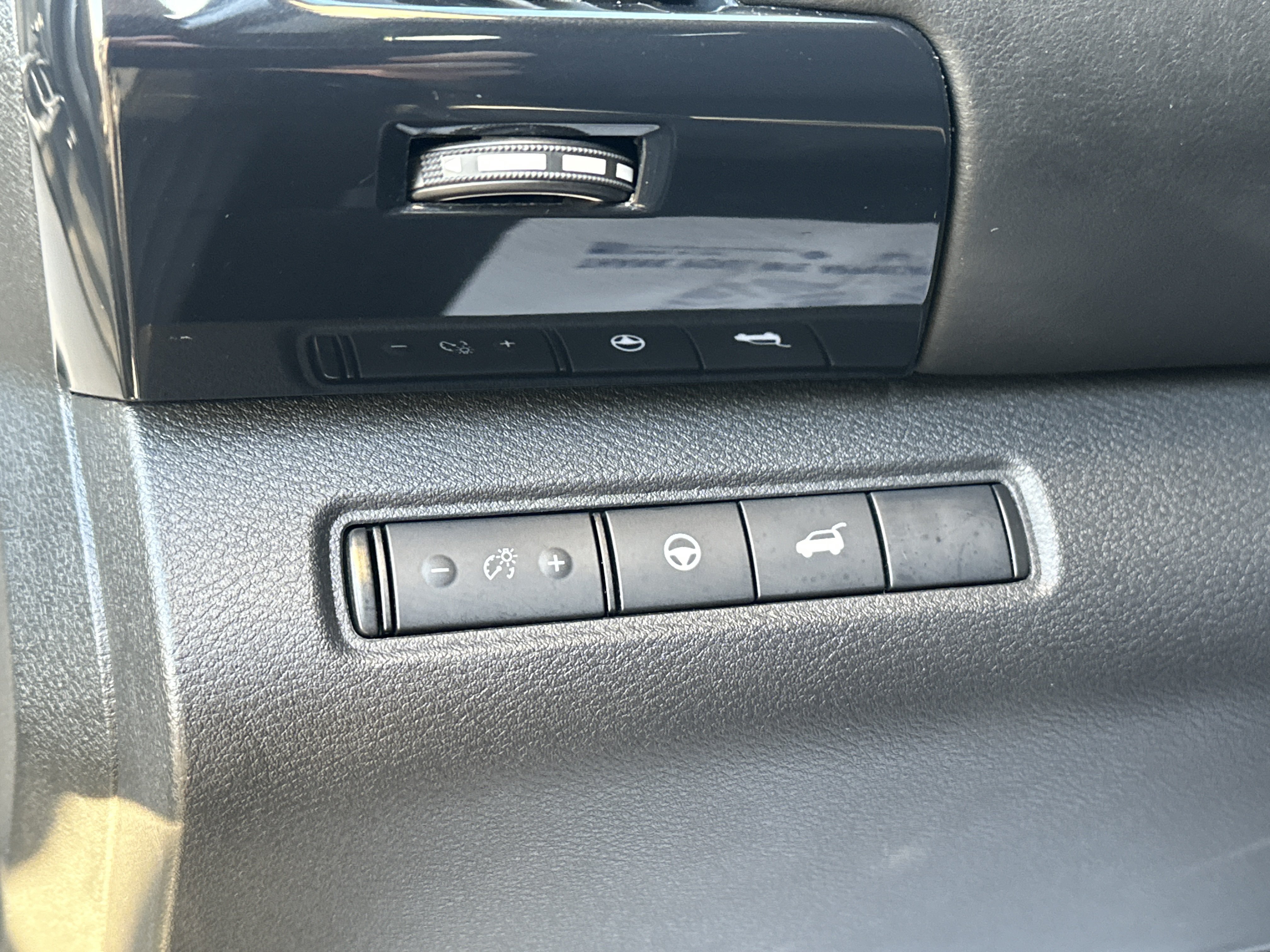 Used 2025 Nissan Pathfinder SV AWD/4WD image 12