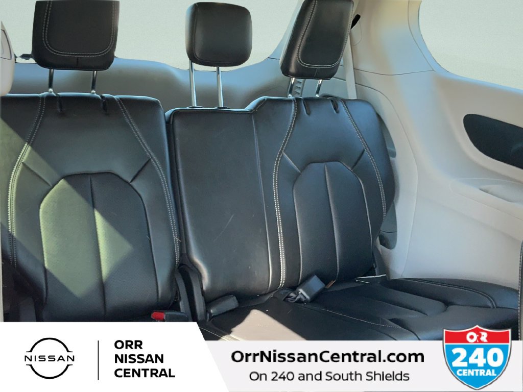 Used 2024 Chrysler Pacifica Touring-L FWD image 13