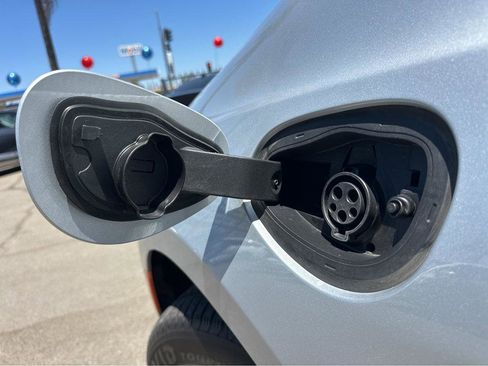 Used 2022 Chrysler Pacifica Limited image 45