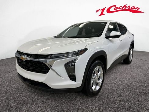 Certified 2025 Chevrolet Trax LS w/ LS Convenience Package image 31