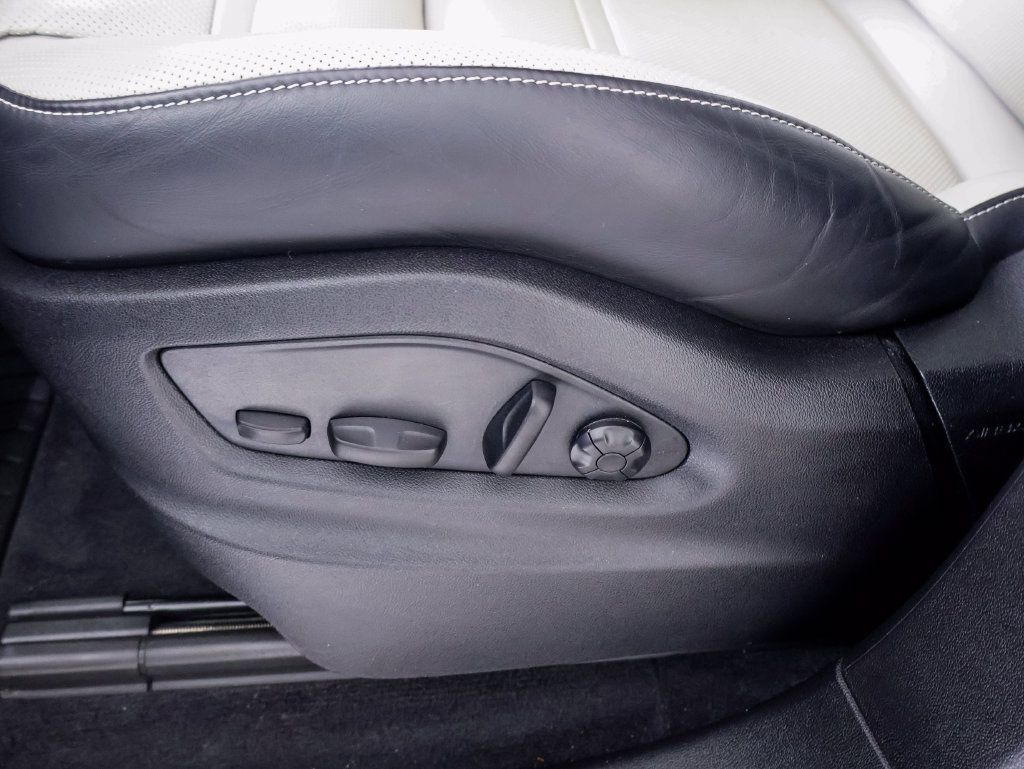 Certified 2024 Porsche Cayenne Coupe AWD/4WD image 12
