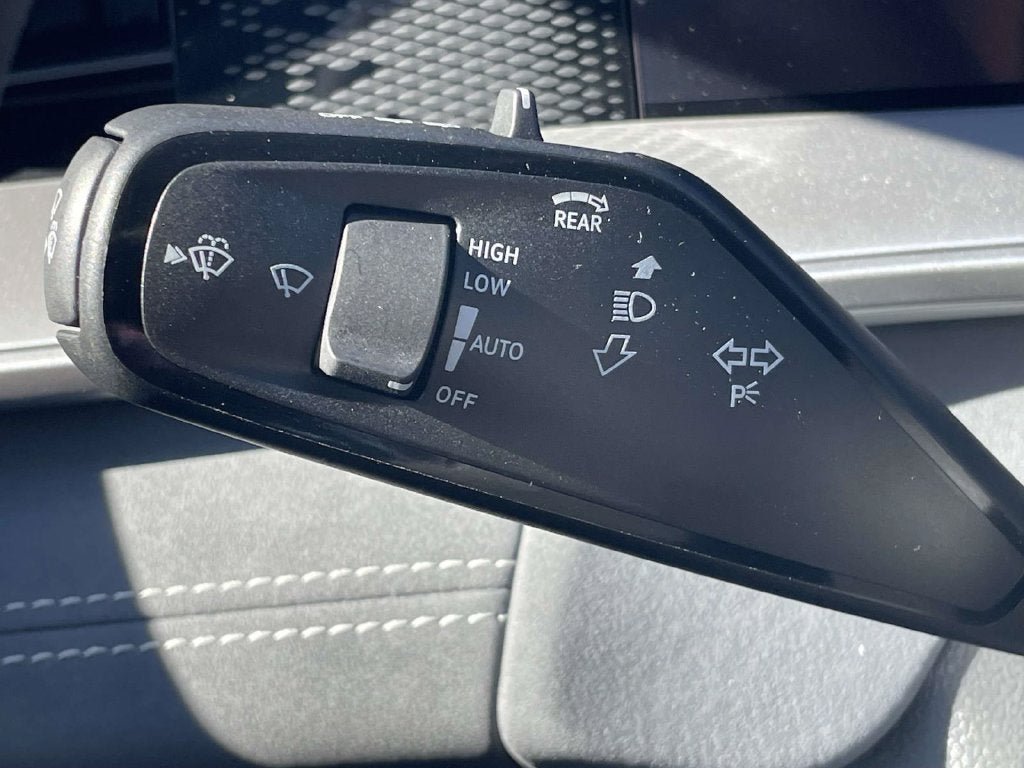 New 2026 Volkswagen Tiguan SE R-Line FWD image 22
