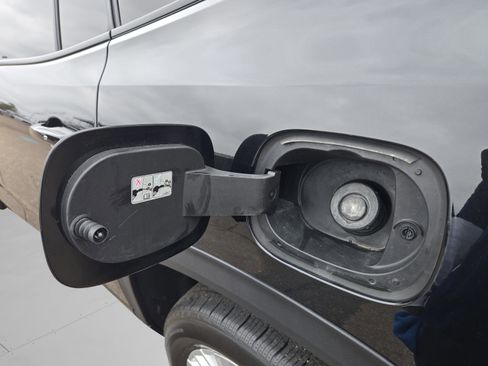 Used 2024 GMC Acadia Elevation image 29