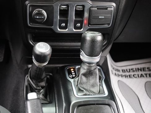 Used 2021 Jeep Wrangler Sport AWD/4WD image 36