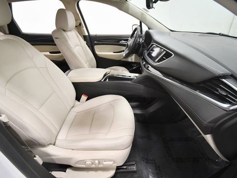 Used 2024 Buick Enclave Essence image 18