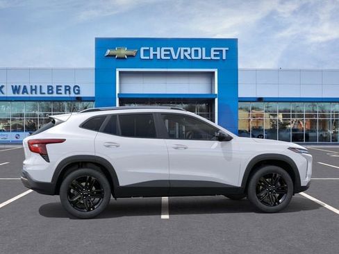 New 2026 Chevrolet Trax ACTIV w/ Sunroof Package FWD image 5