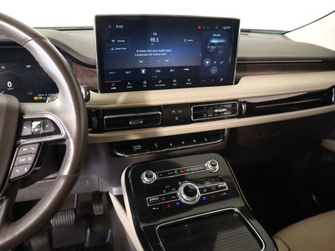 Used 2023 Lincoln Nautilus Reserve image 5