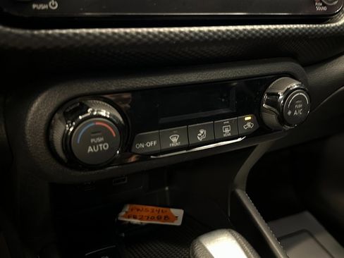 Used 2021 Nissan Kicks SV image 13