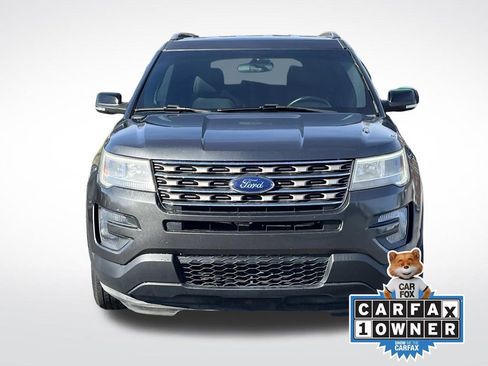 Used 2017 Ford Explorer XLT image 9