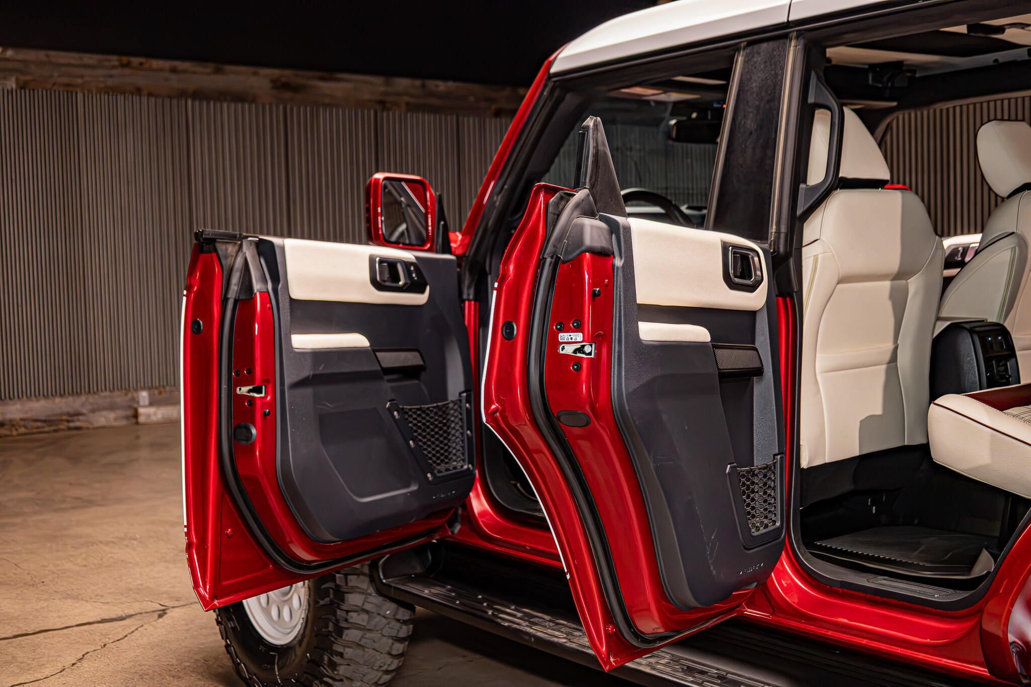 Used 2025 Ford Bronco Heritage Edition AWD/4WD image 35