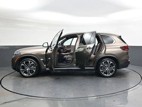 Used 2025 BMW X5 xDrive50e w/ Executive Package image 37