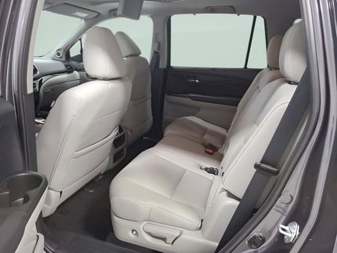 Used 2022 Honda Pilot Touring image 18