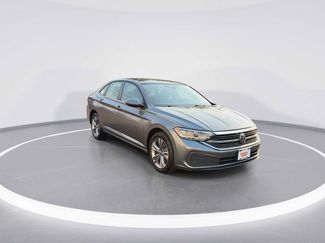 Used 2024 Volkswagen Jetta SE FWD video 2