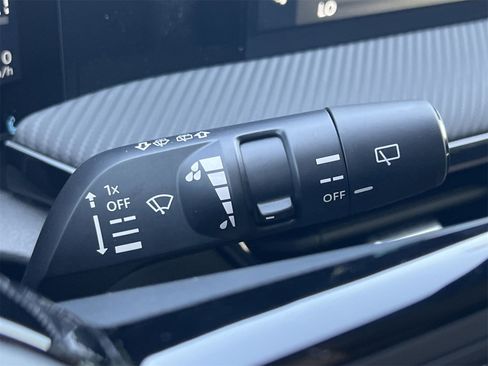 New 2025 Nissan Kicks SR image 13