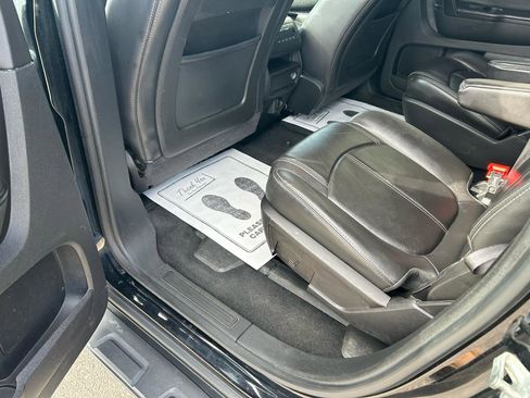 Used 2017 Chevrolet Traverse LT image 9