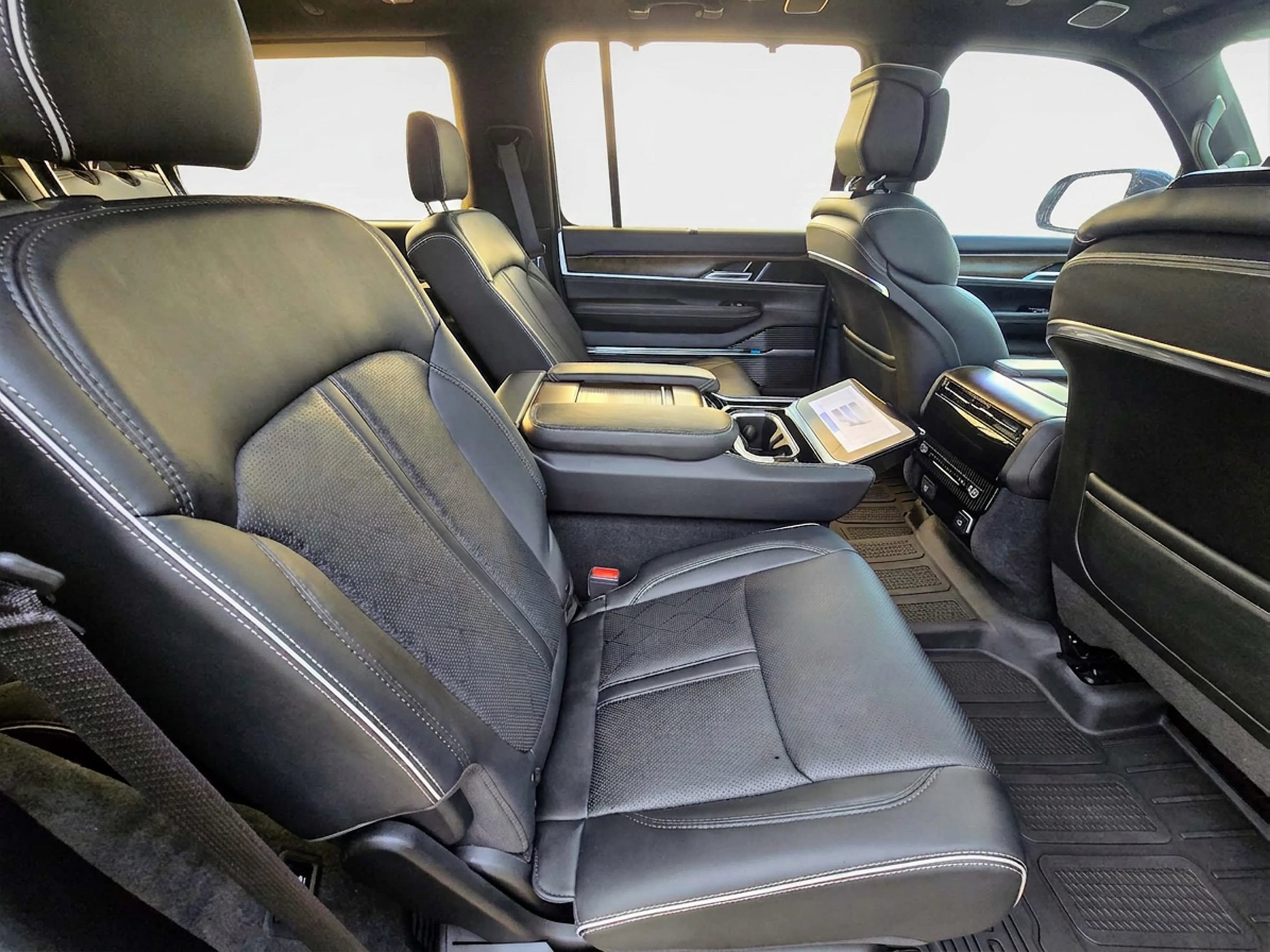 Used 2022 Jeep Grand Wagoneer Series II w/ Premium Group II AWD/4WD image 14