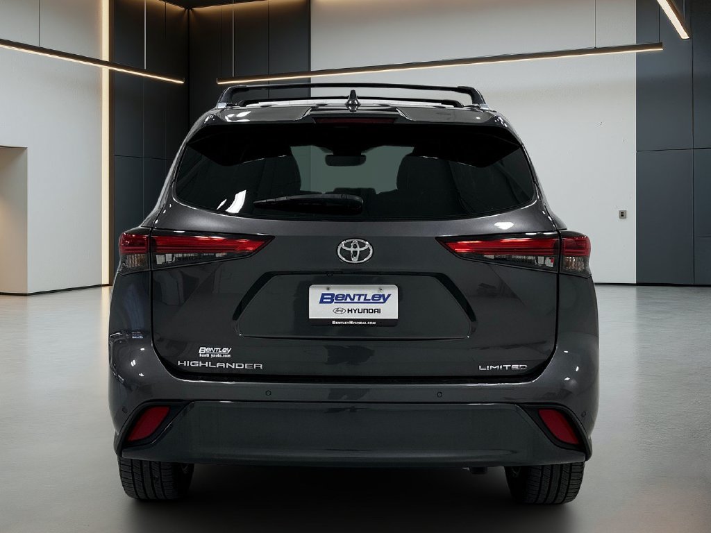 Used 2020 Toyota Highlander Limited FWD image 5