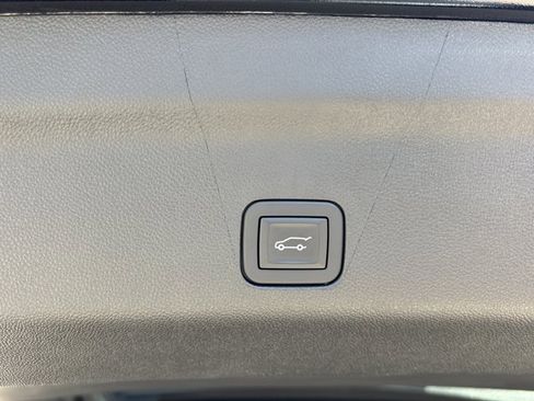 Used 2024 GMC Yukon Denali Ultimate w/ LPO, Floor Liner Package image 10