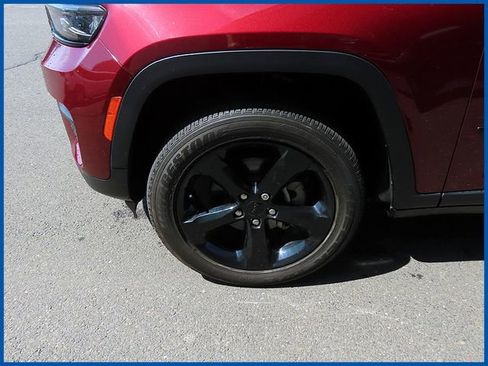 Used 2023 Jeep Grand Cherokee Altitude AWD/4WD image 4