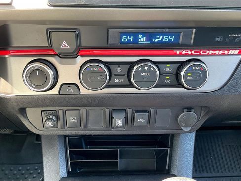 Used 2022 Toyota Tacoma SR5 AWD/4WD image 30