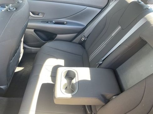 Used 2022 Hyundai Elantra SEL w/ Convenience + Premium Package image 27