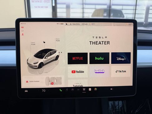 Used 2023 Tesla Model 3 Standard Range image 17