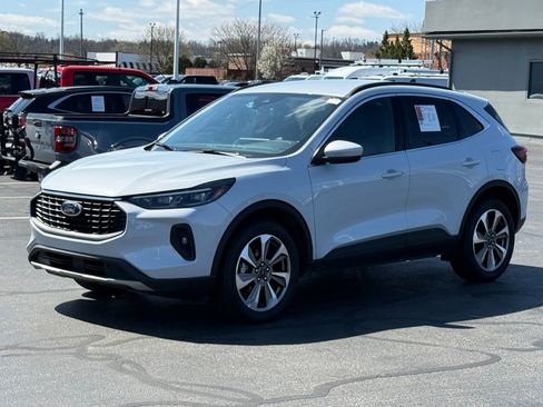 Used 2025 Ford Escape Platinum image 7