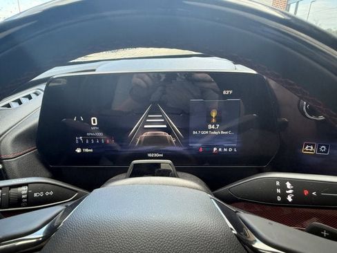 Used 2025 Chevrolet Traverse RS image 25