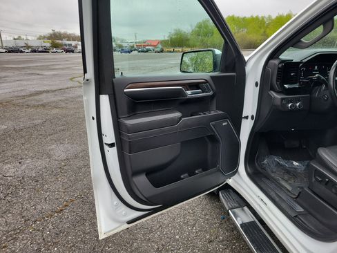 Used 2023 GMC Sierra 1500 SLT w/ SLT Premium Plus Package AWD/4WD image 15