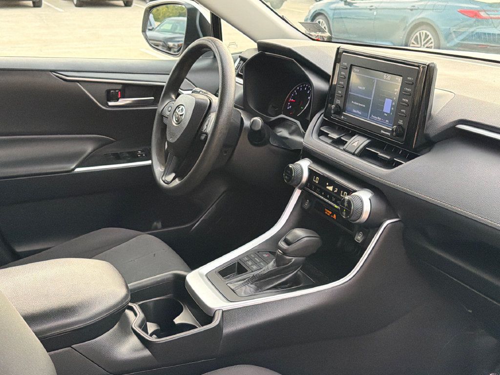 Used 2021 Toyota RAV4 XLE AWD/4WD image 15