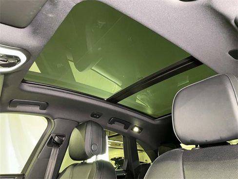 Used 2025 Porsche Macan image 18