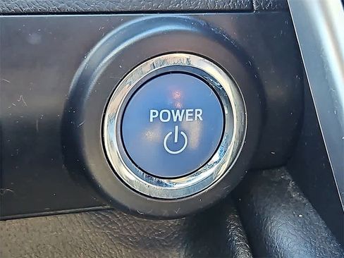 Used 2016 Toyota Camry LE image 19