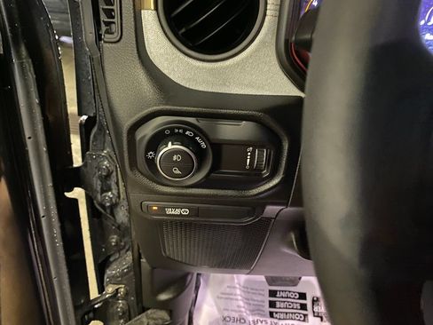 Used 2024 Jeep Gladiator Sport AWD/4WD image 12
