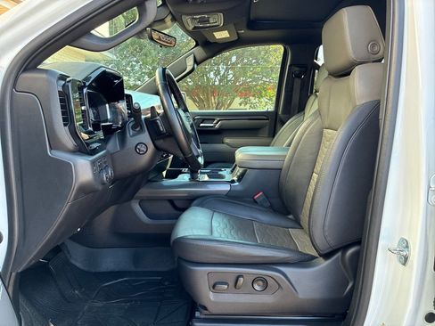 Used 2023 Chevrolet Silverado 1500 ZR2 w/ Technology Package AWD/4WD image 10
