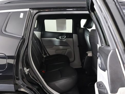 Used 2023 Jeep Compass Latitude w/ Sun and Sound Group AWD/4WD image 31