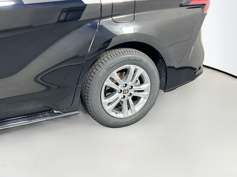 Used 2022 Toyota Sienna XSE AWD/4WD image 31