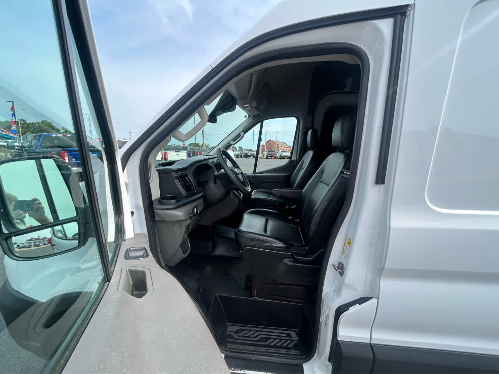 Used 2025 Ford Transit 250 148 High Roof Extended w/ Load Area Protection Package RWD image 12