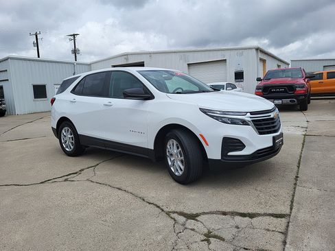 Used 2022 Chevrolet Equinox LS w/ LS Convenience Package image 3