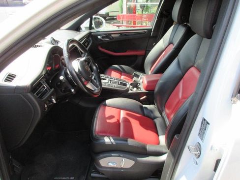 Used 2021 Porsche Macan AWD/4WD image 6