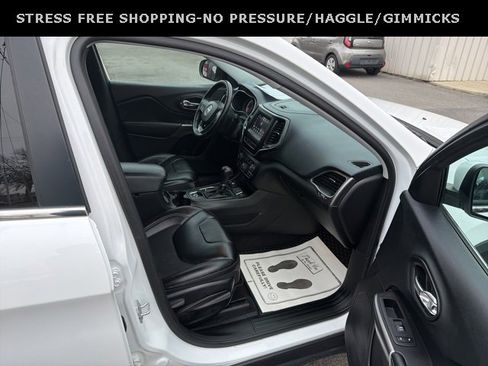 Used 2019 Jeep Cherokee Latitude Plus w/ Comfort/Convenience Group image 34