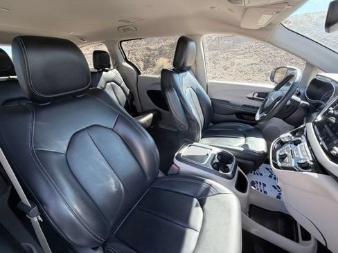 Used 2023 Chrysler Pacifica Touring-L FWD image 35