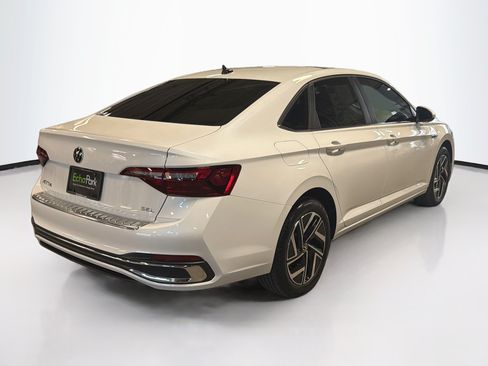 Used 2024 Volkswagen Jetta SEL FWD image 9