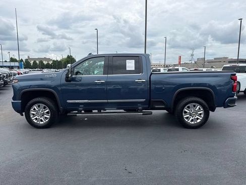 Used 2024 Chevrolet Silverado 2500 High Country w/ High Country Premium Package AWD/4WD image 6