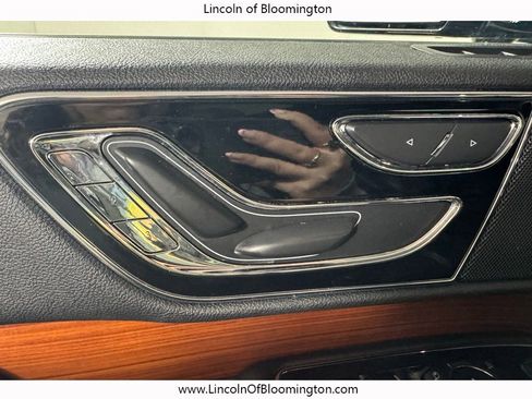 Used 2019 Lincoln Navigator Select AWD/4WD image 44