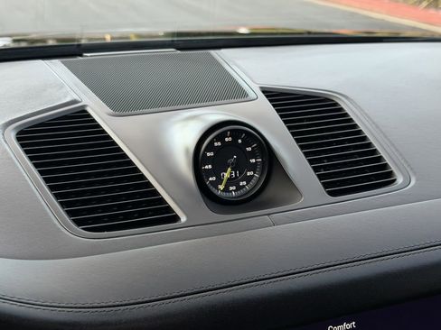 Used 2023 Porsche Cayenne Turbo S image 32