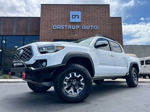 Used 2017 Toyota Tacoma TRD Off-Road AWD/4WD image 1