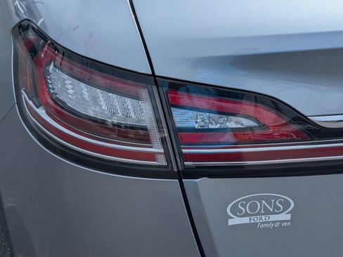 Used 2022 Lincoln Nautilus Reserve image 12