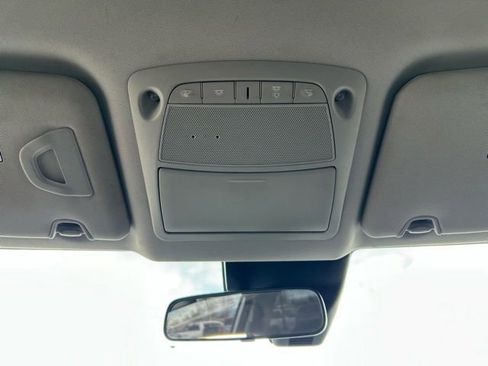 Used 2020 Nissan Rogue SV image 11