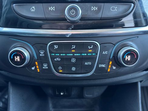 Used 2018 Chevrolet Traverse LT image 36