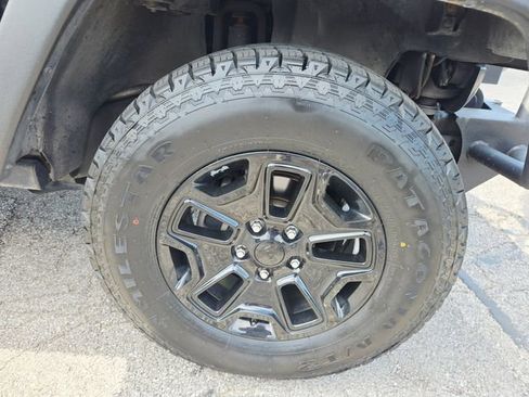 Used 2015 Jeep Wrangler Sport AWD/4WD image 32